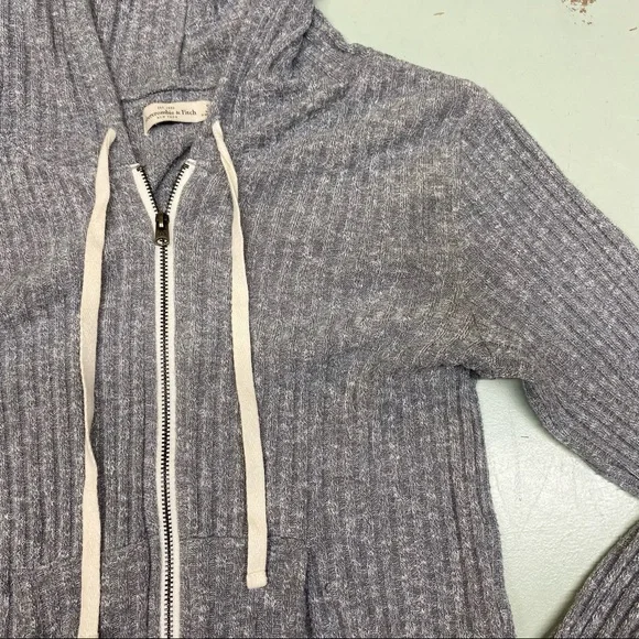 Abercrombie & Fitch Gray Ribbed Zip Up Sweatshirt - Picture 2 of 5